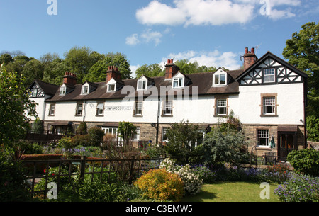 Rangée de cottages de Bakewell construit par Richard Arkwright pour abriter ses travailleurs d'Lumford Mill. Banque D'Images
