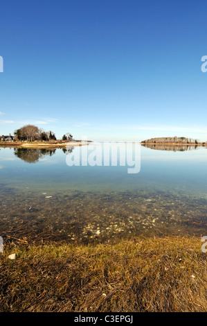 Vue imprenable de Little Bay qui mène à Buzzards Bay de Monks Park Pocasset Cape Cod, USA Banque D'Images