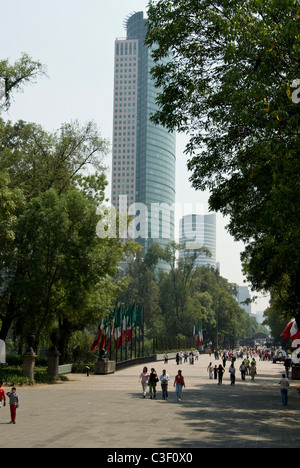 La ville de Mexico. Le parc de Chapultepec. Juventud Heroica avenue. Banque D'Images