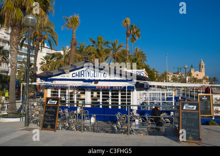 Le Chiringuito café restaurant à Platja de la Ribera beach Sitges Catalogne Espagne Europe Banque D'Images