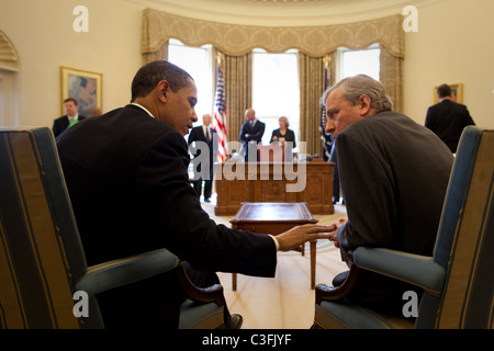 Le président Barack Obama rencontre le Secrétaire général de l'OTAN, Jaap de Hoop Scheffer, dans le bureau ovale à Washington DC, USA - Banque D'Images