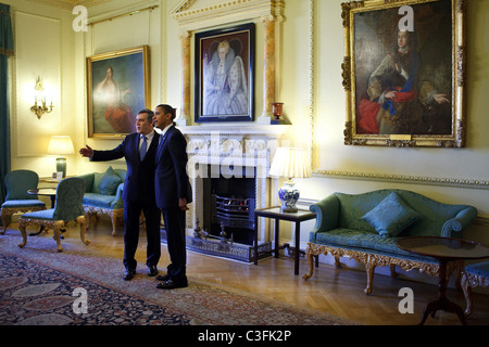 Le président Barack Obama est accueilli au 10 Downing Street à Londres par le Premier ministre britannique Gordon Brown Londres, Angleterre - Banque D'Images