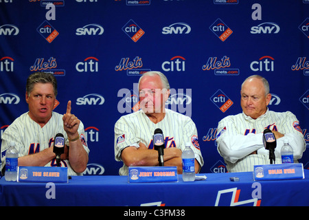 Tom Seaver, Jerry Koosman Holan et Ryan ancien joueurs de l'équipe de baseball des New York Mets, qui a remporté le monde de 1969 Banque D'Images