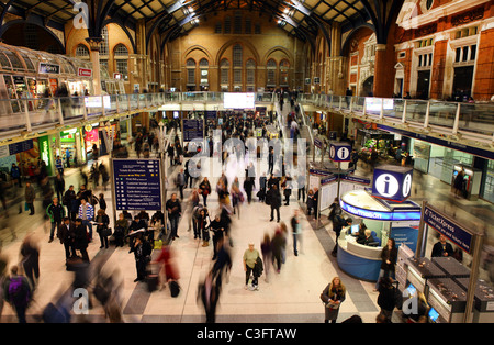 La gare de Liverpool Street à Londres, en Angleterre. Banque D'Images