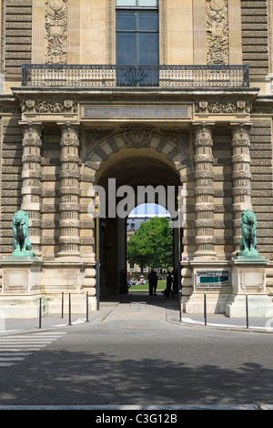 Porte des Lions, Musée du Louvre, Paris. Banque D'Images