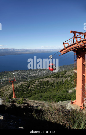 Avis de téléphérique et de San Carlos de Bariloche du Cerro Otto, Patagonie, Argentine, Amérique du Sud. Banque D'Images