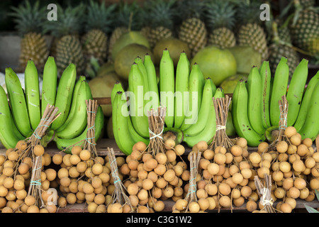 Des piles de fruits tropicaux en Asie, Thaïlande Banque D'Images