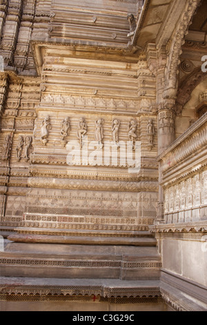 Détails de la sculpture dans un temple, Temple Akshardham Swaminarayan, Ahmedabad, Gujarat, Inde Banque D'Images