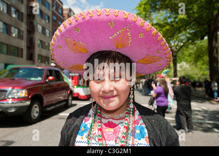 Les manifestants dans la Parade de Cinco de Mayo à New York Banque D'Images