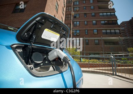 Un coulomb, Connect by Hertz dans la station Technologies ChargePoint Seward Park coopératives dans le Lower East Side à New York Banque D'Images