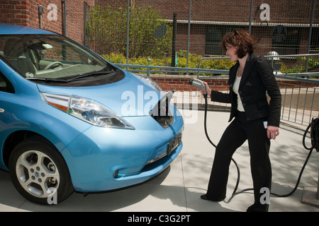 Un coulomb, Connect by Hertz dans la station Technologies ChargePoint Seward Park coopératives dans le Lower East Side à New York Banque D'Images