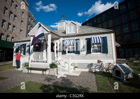 Un pré-fab beach cottage dans le Meatpacking district de New York Tommy Hilfiger dispose d'un pop up store avec sa ligne d'univers de préparation Banque D'Images