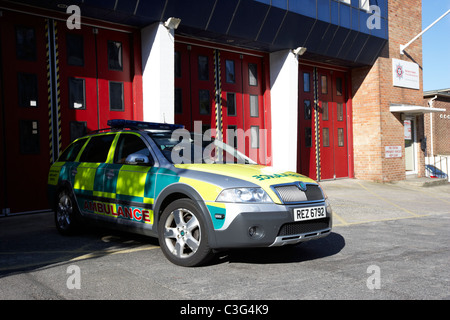 Rapidité de réponse d'urgence ambulance ambulancier véhicule stationné à l'extérieur de la caserne en holywood County Down Irlande du Nord uk Banque D'Images