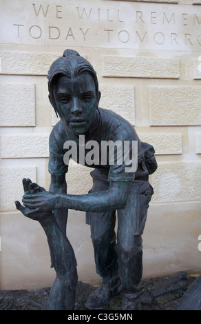 Détail de la sculpture en bronze par Ian Rank-Broadley au National Memorial Arboretum, Staffordshire. UK Banque D'Images