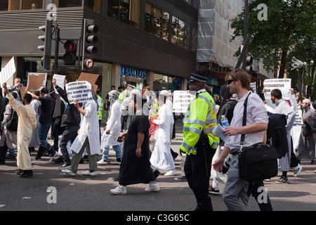 Marche de protestation islamique, saisie Crawford Street de Baker Street, Londres ; l'Europe. Vendredi 6 mai mai,2011. Banque D'Images