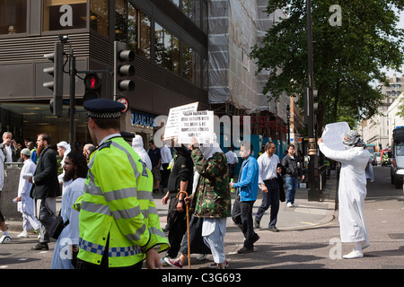 Marche de protestation islamique, saisie Crawford Street de Baker Street, Londres ; l'Europe. Vendredi 6 mai mai,2011. Banque D'Images