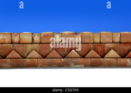 Gouttières de toit de briques de construction traditionnelle détail architecture Méditerranéenne Banque D'Images