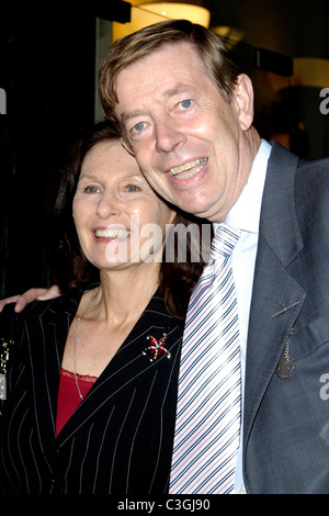 Henry Kelly et invité l'ouverture du nouveau restaurant et bar à huîtres verts à Mayfair. Londres, Angleterre - 01.09.09 Vince Banque D'Images