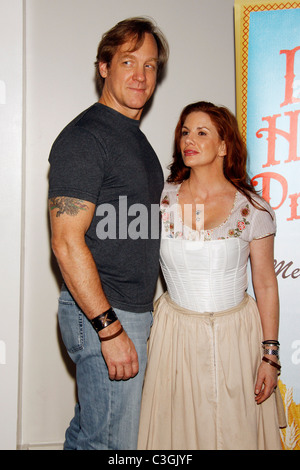 Melissa Gilbert comme Ma Ingalls et Steve Blanchard comme PA Ingalls un sneak peek en répétitions pour la prochaine tournée de Banque D'Images