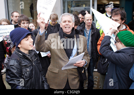 Les manifestants de ukuncut en dehors d'une succursale de la banque Lloyds sur Oxford Street Banque D'Images