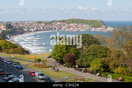 Avis de Scarborough South Bay Château et l'Esplanade. Banque D'Images