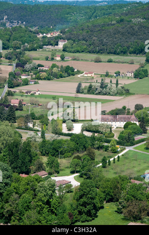 Une vue sur la vallée de la Dordogne à partir de la jolie ville bastide de Domme, Dordogne France UE Banque D'Images