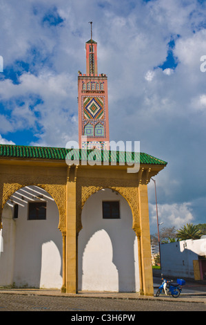 Mosquée la mosquée Sidi Bou Abid au Grand Socco tanger maroc afrique du nord carré Banque D'Images