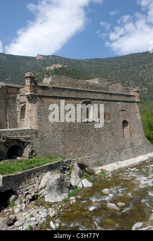 Fortifications de Vauban de Villefranche-de-Conflent et le Fort Libéria dans les Pyrénées-Orientales Languedoc-Roussillon Banque D'Images