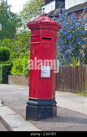 Londres, Forest Hill Victorian pillarbox 1866 conception de Penfold Banque D'Images