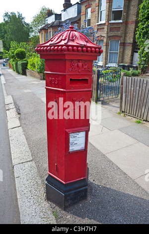 Londres, Forest Hill Victorian pillarbox 1866 conception de Penfold Banque D'Images