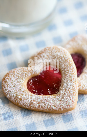 Les cookies en forme de coeur Banque D'Images