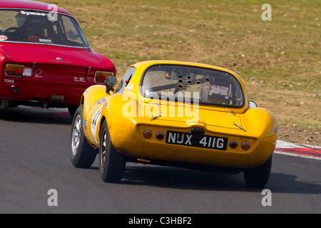 Ginetta G4 de 1968 avec chauffeur Chris Blewett durant la SCLC Swinging Sixties Series de Snetterton, Norfolk, Royaume-Uni. Banque D'Images