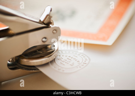 Close up of stamper joint faire sur papier Banque D'Images