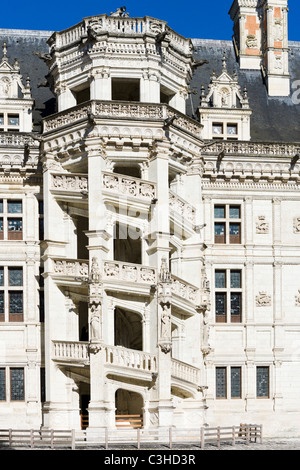 Escalier extérieur sur l'aile François I, Château de Blois, Loire, Touraine, France Banque D'Images