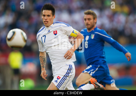 Le capitaine de l'équipe slovaque Marek Hamsik (17) en action au cours d'une Coupe du Monde de la FIFA, le groupe F match de football contre l'Italie le 24 juin 2010. Banque D'Images