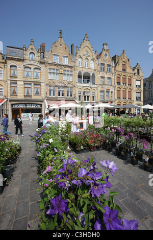 Ypres, Belgique. Infâme pour les champs de bataille environnants mais aussi une très jolie ville (reconstruite). Banque D'Images