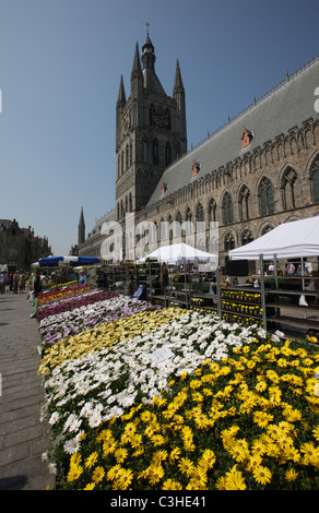 Ypres, Belgique. Infâme pour les champs de bataille environnants mais aussi une très jolie ville (reconstruite). Banque D'Images