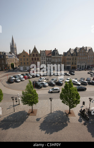 Ypres, Belgique. Infâme pour les champs de bataille environnants mais aussi une très jolie ville (reconstruite). Banque D'Images