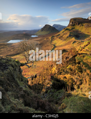 Début du printemps matin vue sur le magnifique Quirang sur l'île de Skye, Écosse Banque D'Images