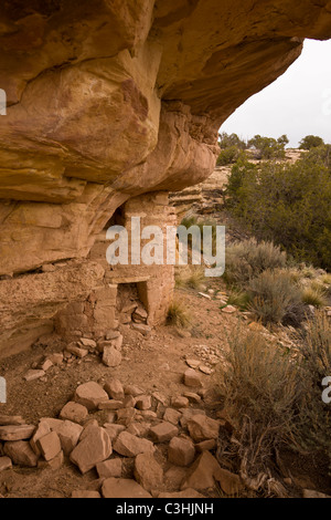 Château fardée d'habitation et de groupe au tour de pierre de Hovenweep National Monument dans le sud de l'Utah, USA. Banque D'Images