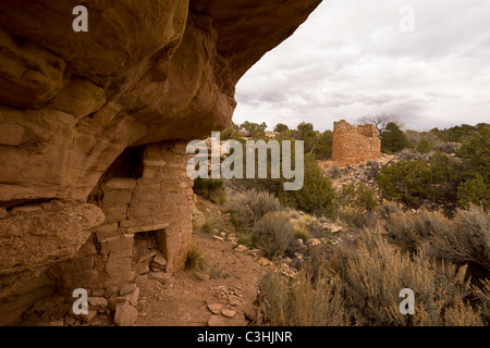 Château fardée d'habitation et de groupe au tour de pierre de Hovenweep National Monument dans le sud de l'Utah, USA. Banque D'Images