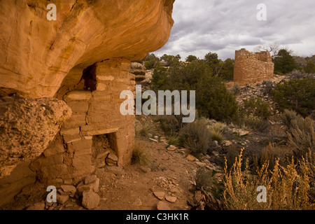 Château fardée d'habitation et de groupe au tour de pierre de Hovenweep National Monument dans le sud de l'Utah, USA. Banque D'Images