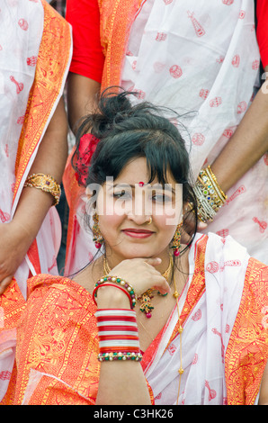 Une femme portant un saree au Baishakhi Mela à Londres Banque D'Images