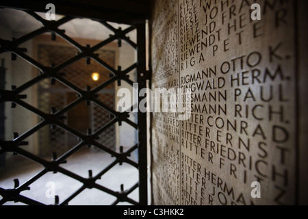 Le petit visité mais néanmoins poignant cimetière militaire allemand 123 Langemark, Belgique, Banque D'Images