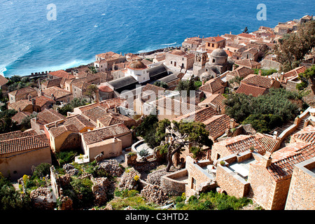 Époque médiévale traditionnelle village fortifié de Monemvasia à Grèce Banque D'Images