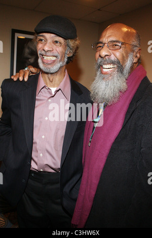 Gil Scott-Heron et Richie Havens Gil Scott-Heron fonctionne à B.B. King Blues Club - Backstage New York City, USA - 04.11.09 Banque D'Images