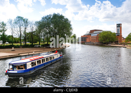 Bateau sur la rivière Avon à Stratford-upon-Avon, Warwickshire. Banque D'Images