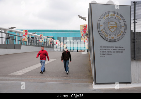 Le frère de Ken pont à l'Emirates Stadium d'Arsenal. Banque D'Images