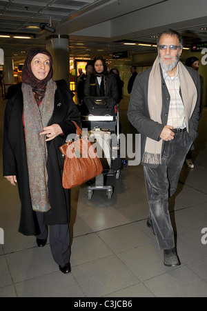 Fauzia Mubarak Ali et Yusuf Islam alias Cat Stevens Yusuf Islam arrivant à l'aéroport de Dublin un jour avant le début de son premier Banque D'Images