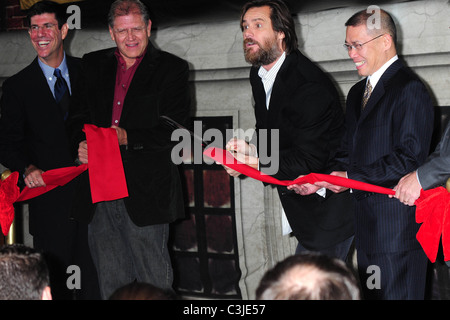 Rich Ross, Robert Zemeckis, Jim Carrey et et David Lim "DISNEY'S A Christmas Carol' voyage en train dernier arrêt au Grand Central Banque D'Images